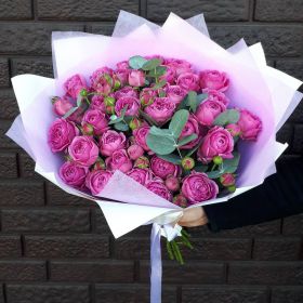 Букет из 35 пионовидных кустовых роз Мисти Баблс